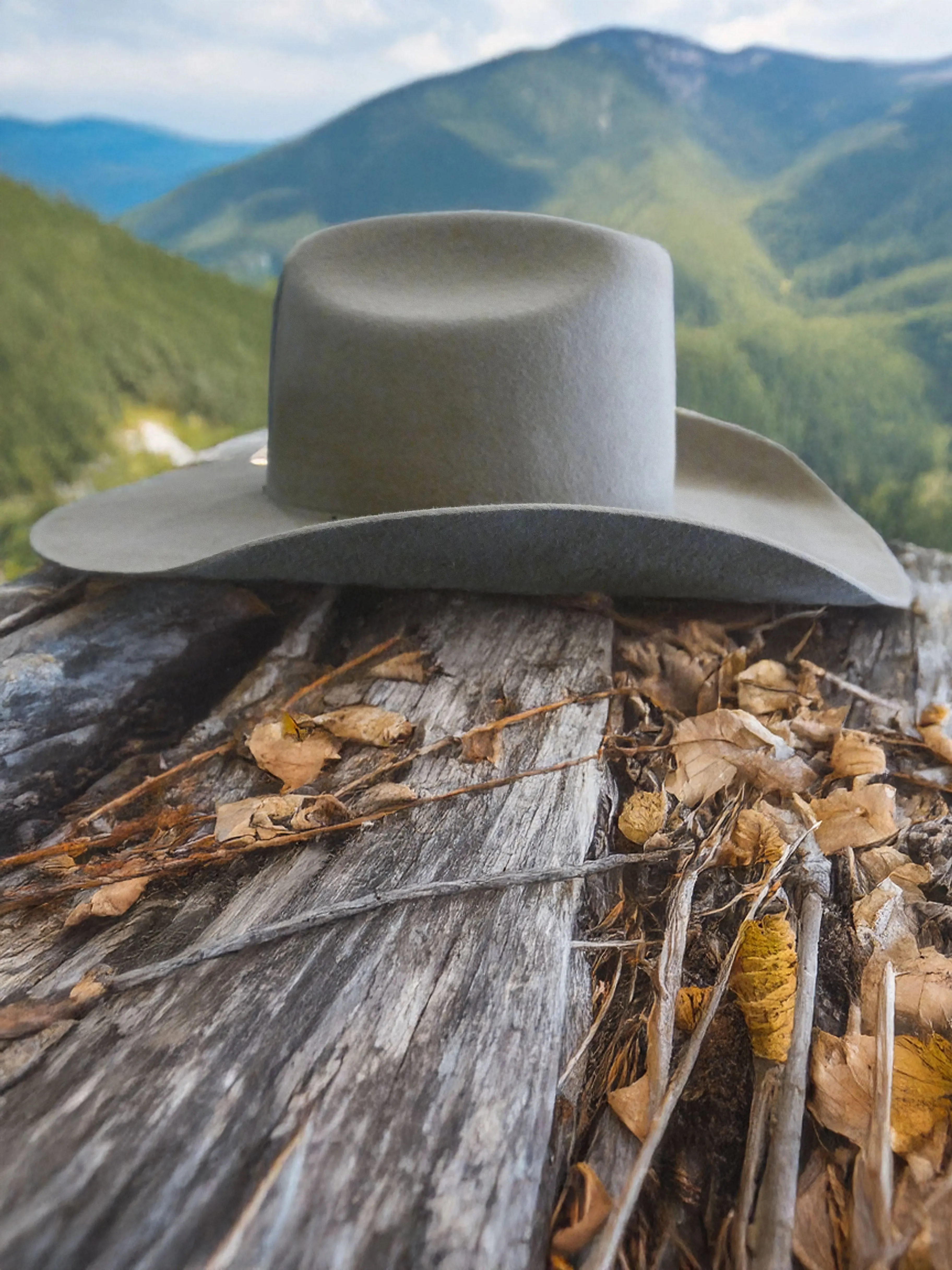 The Rugged Society - Rodeo Cattleman Hat in beige - Handmade to order