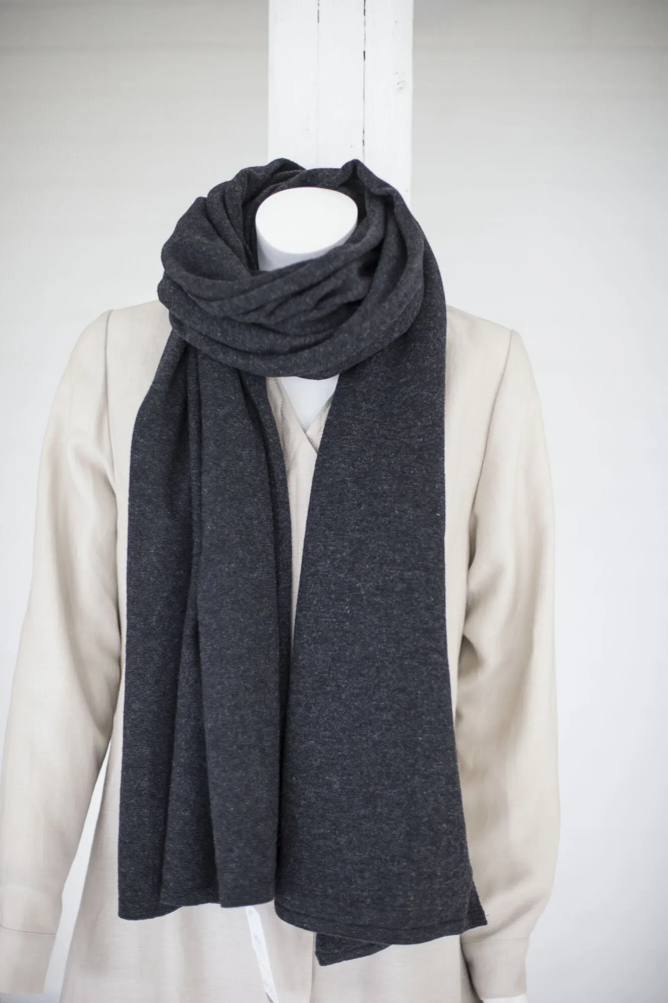 Utö Merino Wool Scarf Dark Grey