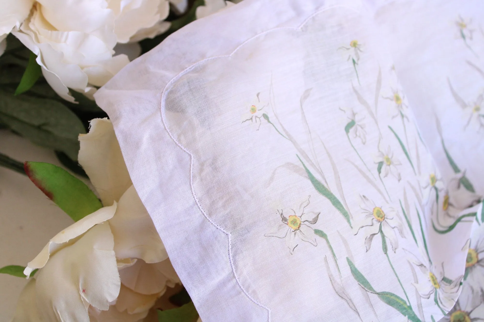 Vintage White Daffodil  Flower Print Linen Hankie